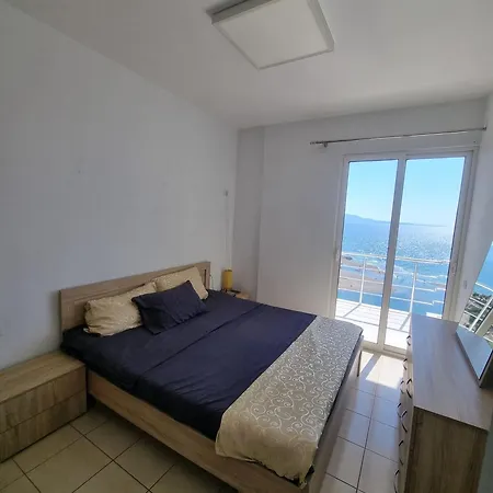 Apartment Elevated Beachfront
